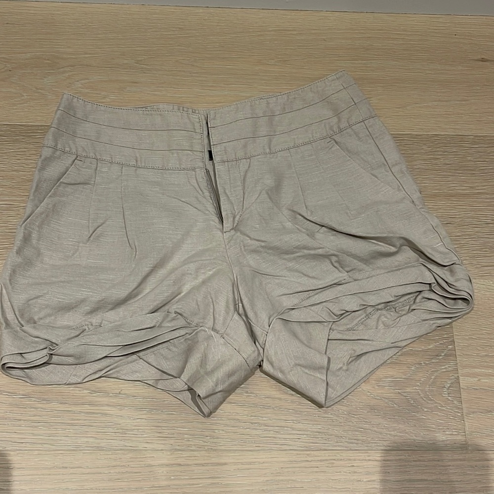 Izzue high waist linen short